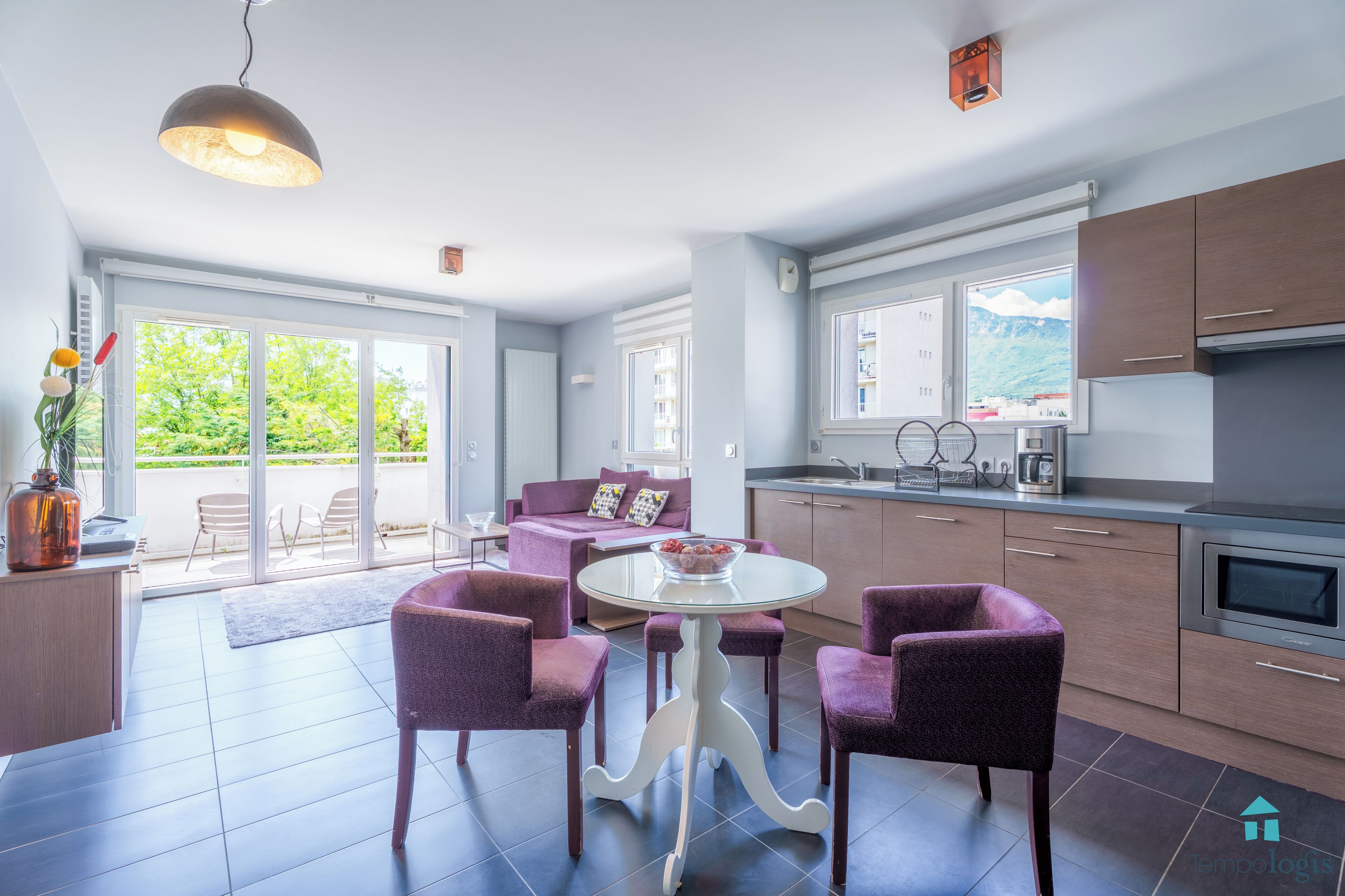 Réfrigérateur, micro-ondes, plaque de cuisson, lave-vaisselle