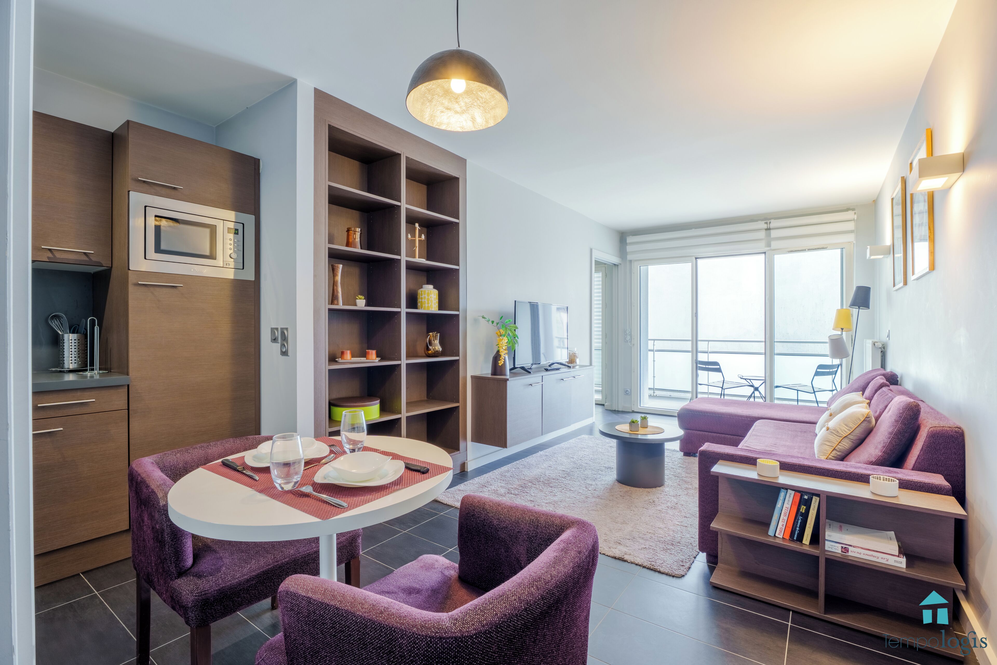 Suite Duo | Living area | 100-cm flat-screen TV with digital channels, TV