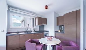 Suite Premium Quattro | Bếp riêng | Tủ lạnh, lò vi sóng, bếp nấu, máy rửa bát 