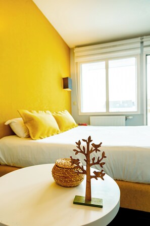 1 bedroom, premium bedding, Select Comfort beds, blackout drapes