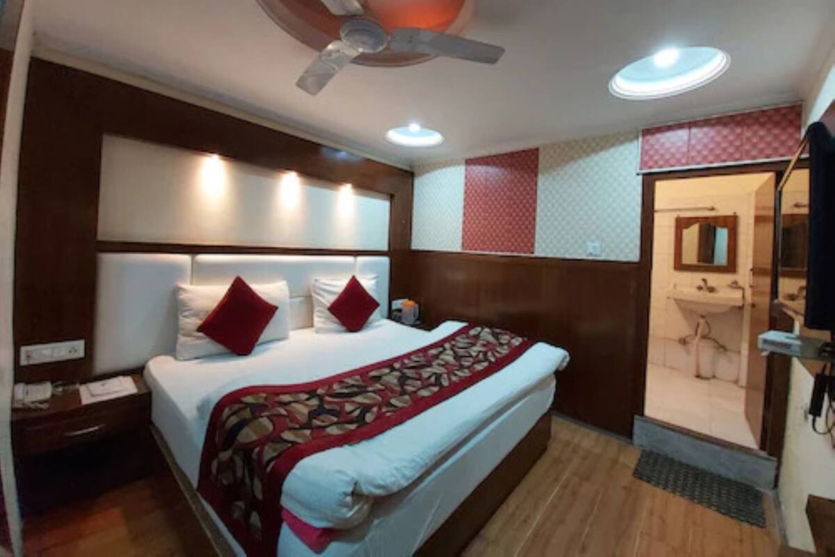 Deluxe Double Room | Egyptian cotton sheets, premium bedding, down duvets, memory-foam beds