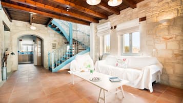 TV connectée, table de tennis de table, chaßne hi-fi