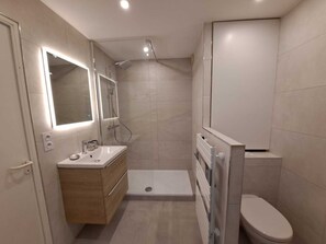 Hair dryer, towels
