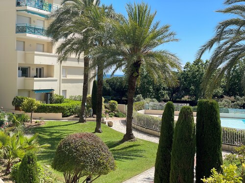 "SELTENE SEASIDE, FASER, TERRASSE, SCHWIMMBAD, PARKPLATZ"