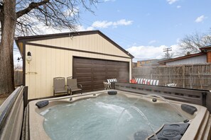 Tina de hidromasaje al aire libre