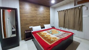 Deluxe Double Room | WiFi (free) - Goroomgo Neelam Raj Nainital (Nainital)