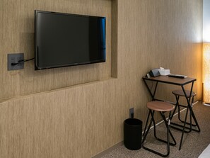 Deluxe-rum - icke-rökare | Sängtillbehör av högsta kvalitet och värdeförvaringsskåp på rummet