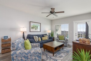 TV - Waterfront, Harbourside, Water Park, Beach, #8817 (Indian Rocks Beach)