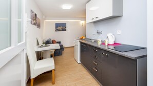 Leilighet, 1 soverom, terrasse | Eget kjøkken | Kjøleskap og fryser