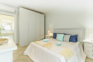 2 bedrooms, iron/ironing board, free WiFi, bed sheets - Villa Gaia Chia Laguna (Chia)
