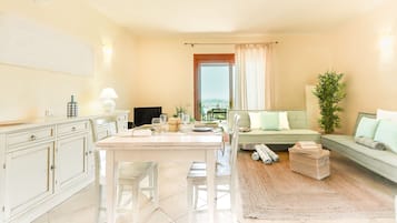 Televisión, reproductor de DVD, libros y estéreo