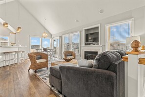 Smart TV, fireplace, DVD player - Sunny Delight: Private Pool, Currituck Club Amenities (Corolla)