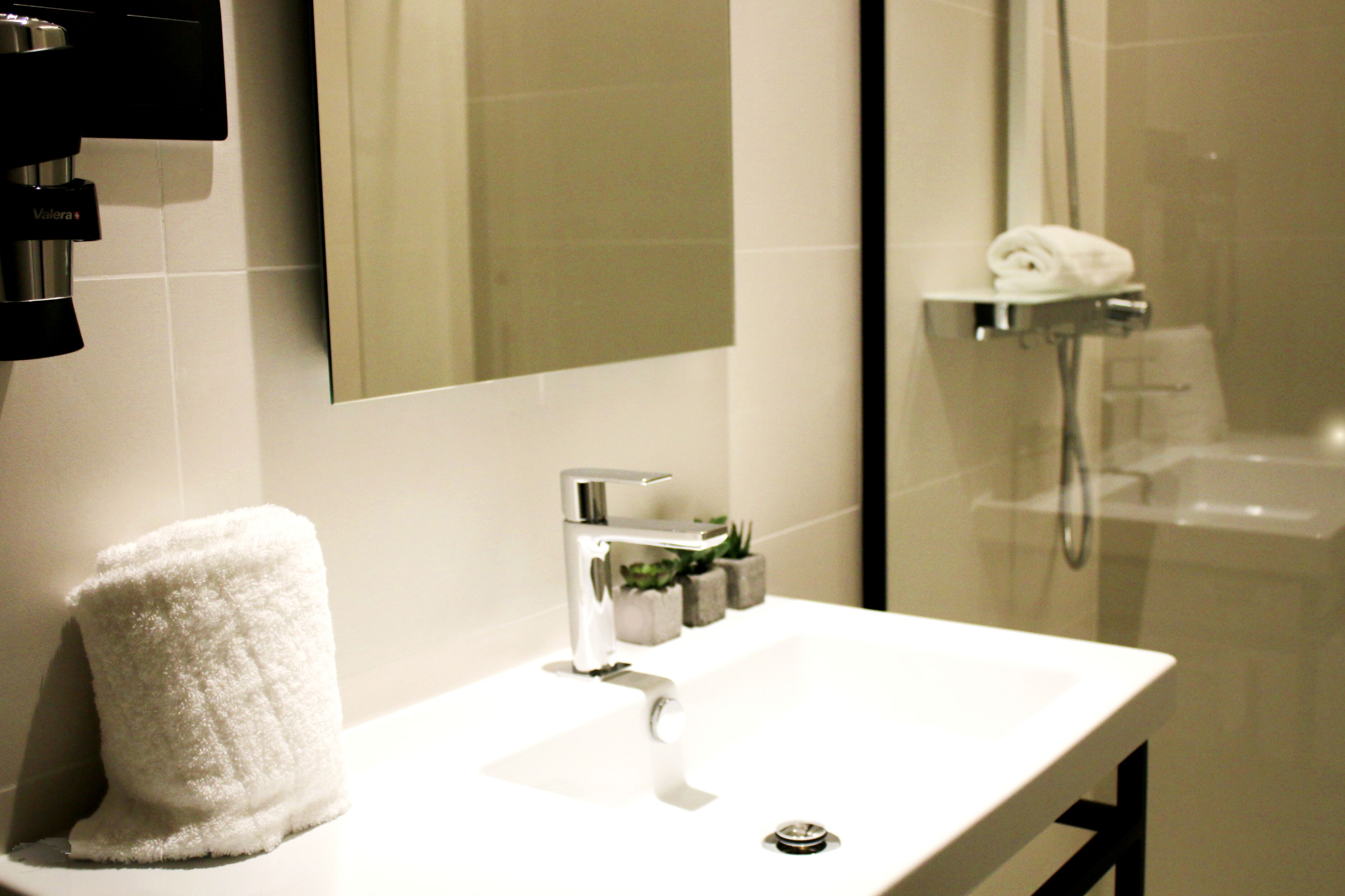 twin room | bathroom | towels