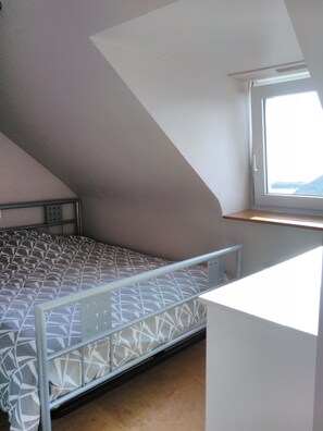 2 chambres, lit parapluie