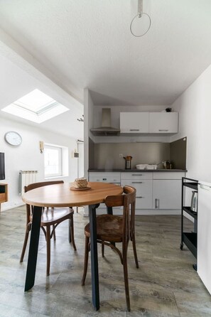 Dining - Cosy designer apartment, downtown (Clermont-Ferrand)
