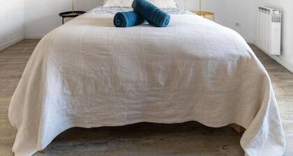 Cosy designer apartment, downtown