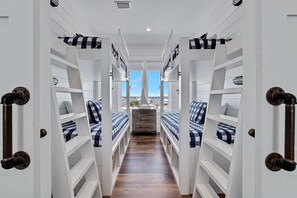 7 bedrooms, free WiFi, bed sheets - Another Round by GSVR | Beachfront w/ Pool & Elevator | Free Activities/Golf (Gulf Shores)