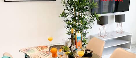 都會雙人房 | 房內用餐區
