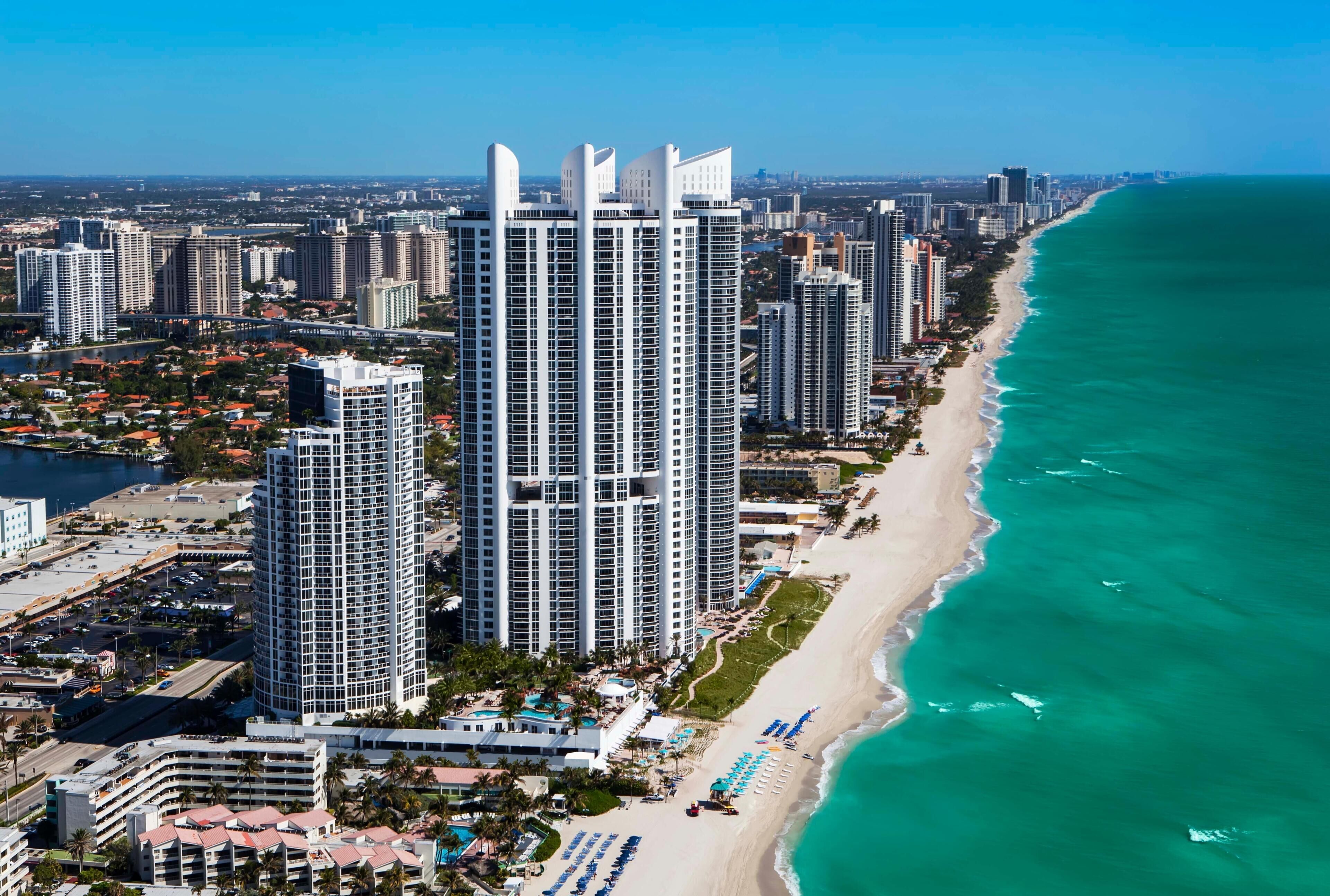Trump International Amazing Ocean Views Suite w/ Floor-to-Ceiling Windows