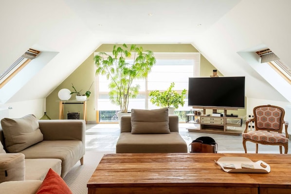 TV, DVD player - Au NEUF MILLE, luxury apartment **** 2 steps from the port of Perros-Guirec (Perros-Guirec)