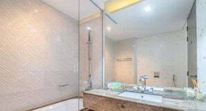 Combined shower/bathtub, free toiletries, hair dryer, bidet