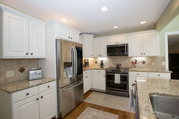 KylskÄp, mikrovÄgsugn, ugn och spishÀll