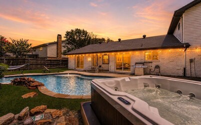 Perfect Getaway Home w Pool, Jacuzzi, Cinema Room
