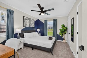 5 bedrooms, iron/ironing board, WiFi, bed sheets - Perfect Getaway Home w Pool, Jacuzzi, Cinema Room (Richardson)
