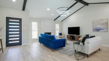 Fernseher, Kamin, Arbeitsbereiche