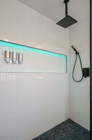Bathtub, hair dryer, towels, shampoo