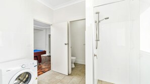 Separate tub and shower, towels