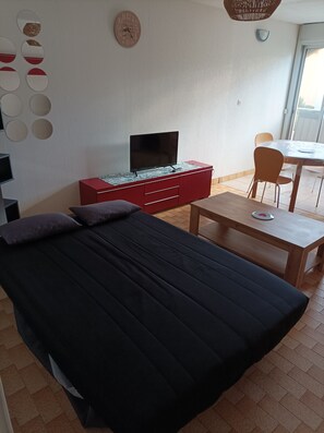 1 bedroom, iron/ironing board, WiFi