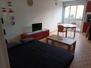 1 bedroom, iron/ironing board, WiFi