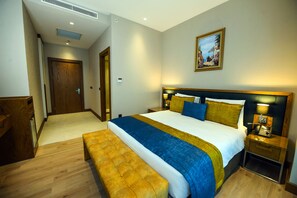 Premium bedding, pillow-top beds, minibar, in-room safe - Cher Hotel & Spa Istanbul (Istanbul)