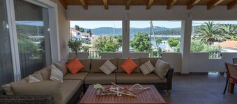Beachfront Holiday House Kaliope