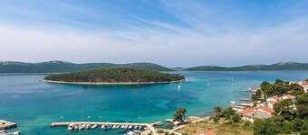 Beachfront Holiday House Zita