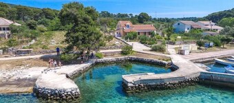 Beachfront Holiday House Zita