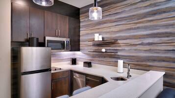 Full-size fridge, microwave, stovetop, dishwasher
