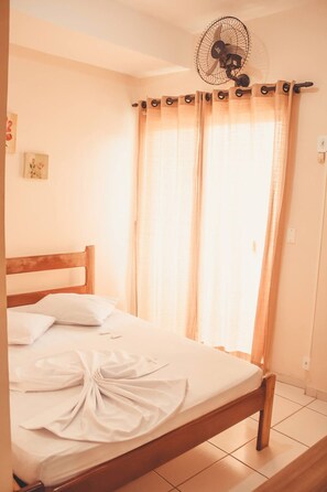Quarto casal superior | Wi-Fi de cortesia, roupa de cama