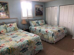 2 makuuhuonetta, silitysrauta/-lauta, ilmainen Wi-Fi, vuodevaatteet