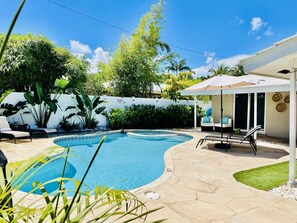 Outdoor pool, a heated pool - Chef's Kitchen Villa in Pompano Beach. Heated Pool and 3D tour available (Pompano Beach)