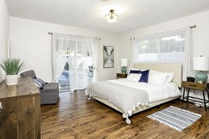 2 bedrooms, desk, iron/ironing board, travel crib - Chef's Kitchen Villa in Pompano Beach. Heated Pool and 3D tour available (Pompano Beach)