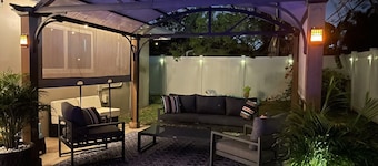 Chef's Kitchen Villa in Pompano Beach. Heated Pool and 3D tour available