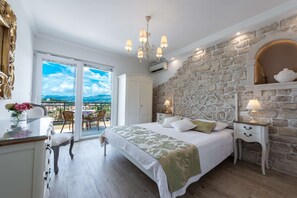 6 bedrooms, desk, iron/ironing board, free WiFi