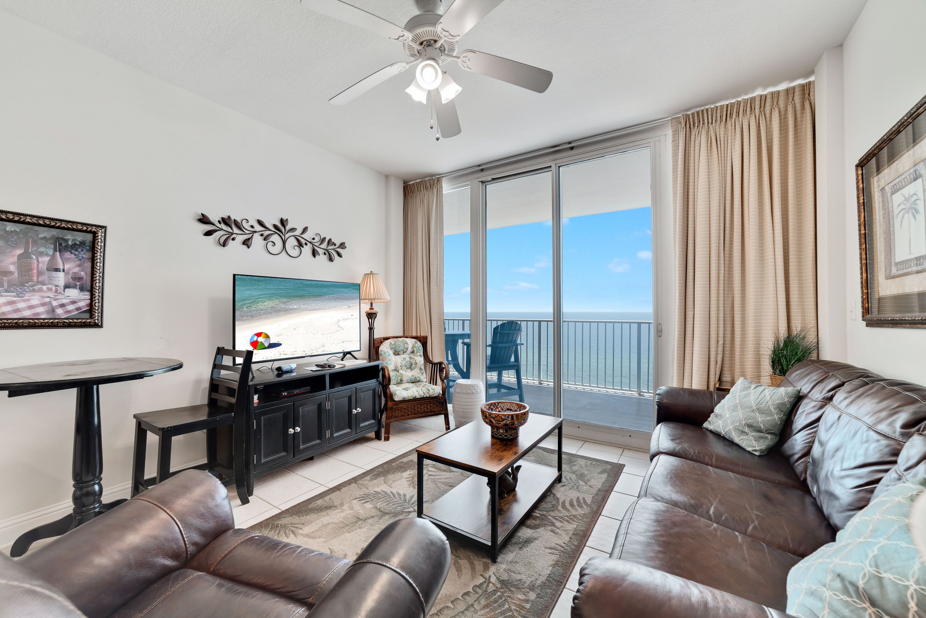 Come Enjoy this luxury condo right on the beach of Gulf Shores!