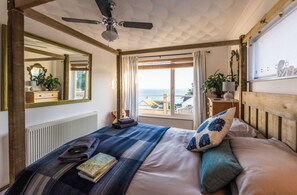 1 bedroom, iron/ironing board, free WiFi, bed sheets - 1 Bed Flat - Sleeps 2 - Pets - Balcony - Parking (Looe)