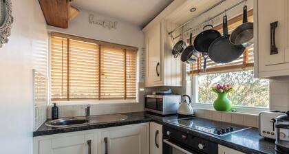 Seaside Escape Overlooking Beautiful Looe bay