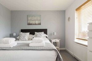 4 chambres, fer et planche à repasser, Wi-Fi, draps fournis