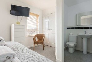 4 Schlafzimmer, Bügeleisen/Bügelbrett, WLAN, Bettwäsche