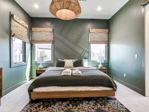 3 habitaciones, tabla de planchar con plancha, wifi y ropa de cama 